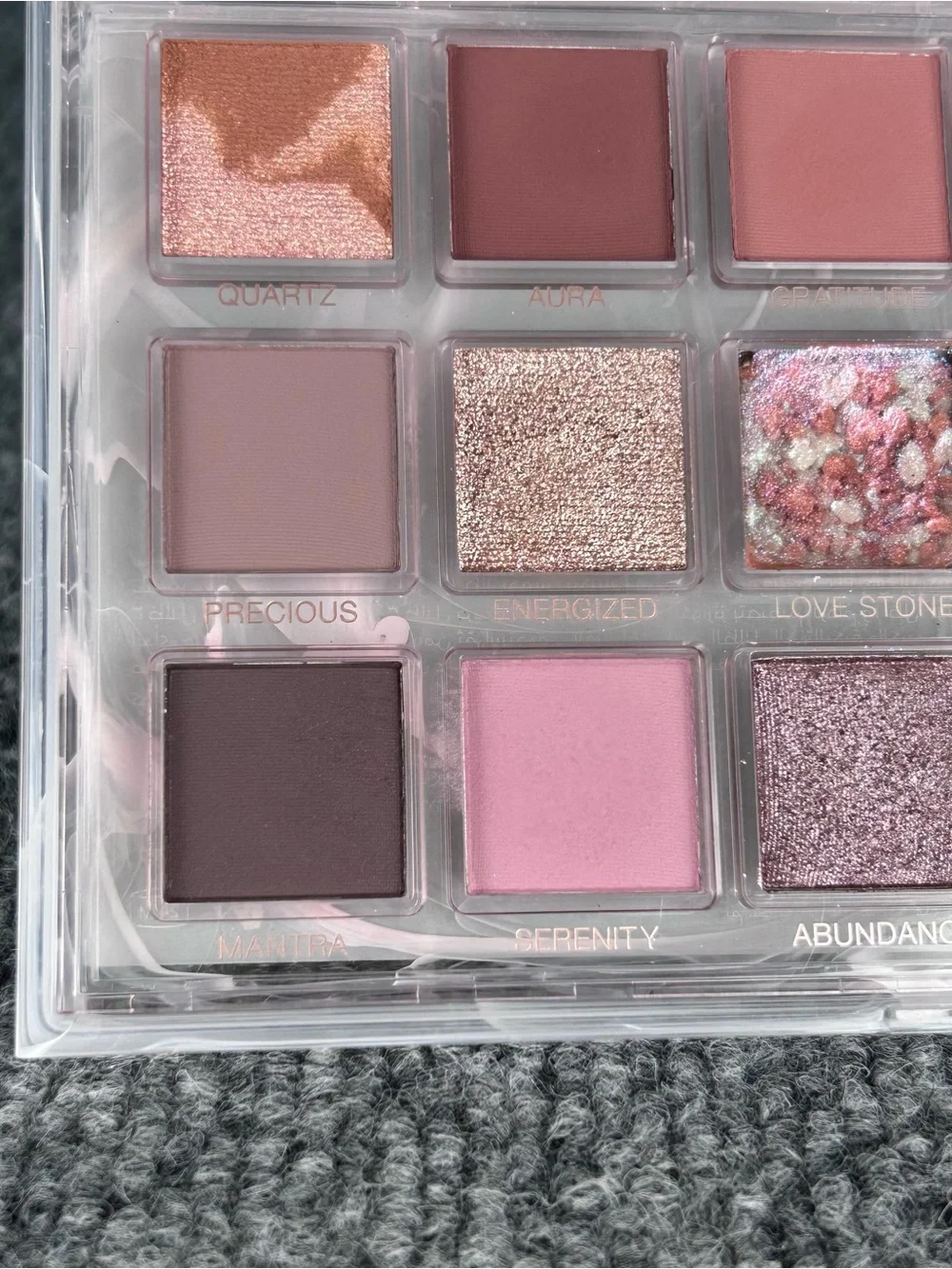 HUDA BEAUTY incredible colors
